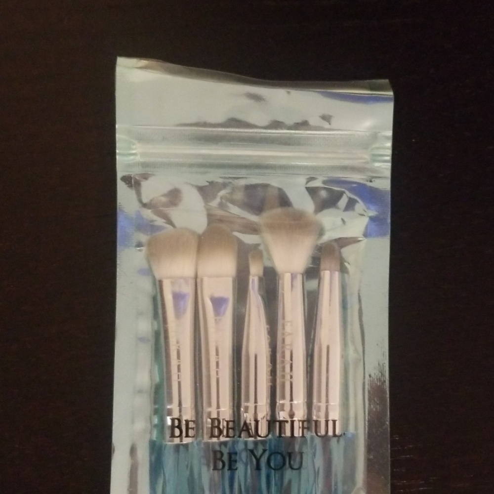 F.A.R.A.H. Eye makeup brush set
